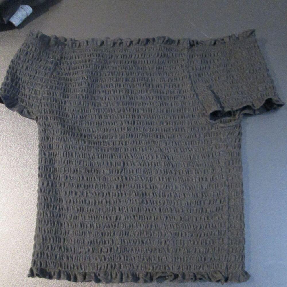 Juniors sz small black half shirt by Rue 21